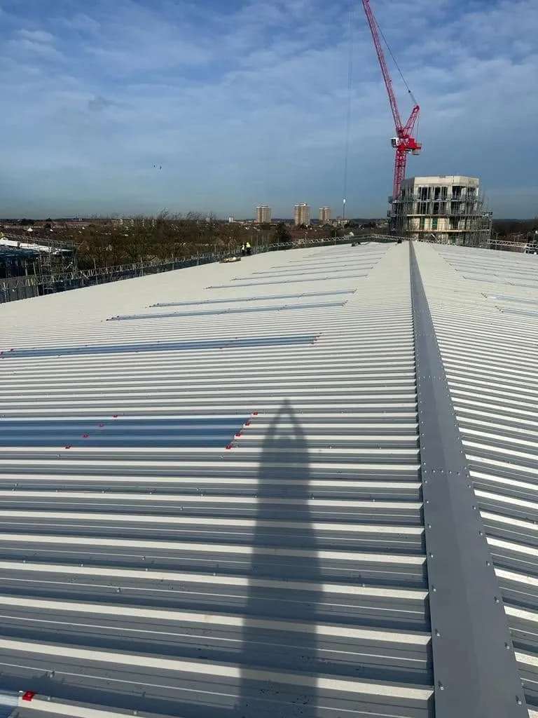 Profiled metal sheet roof installed on a commercial building (4)