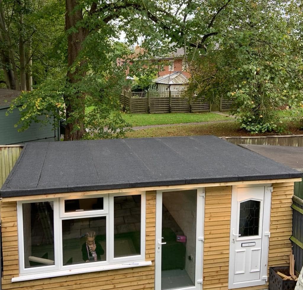 Garden room finished with a new felt flat roof